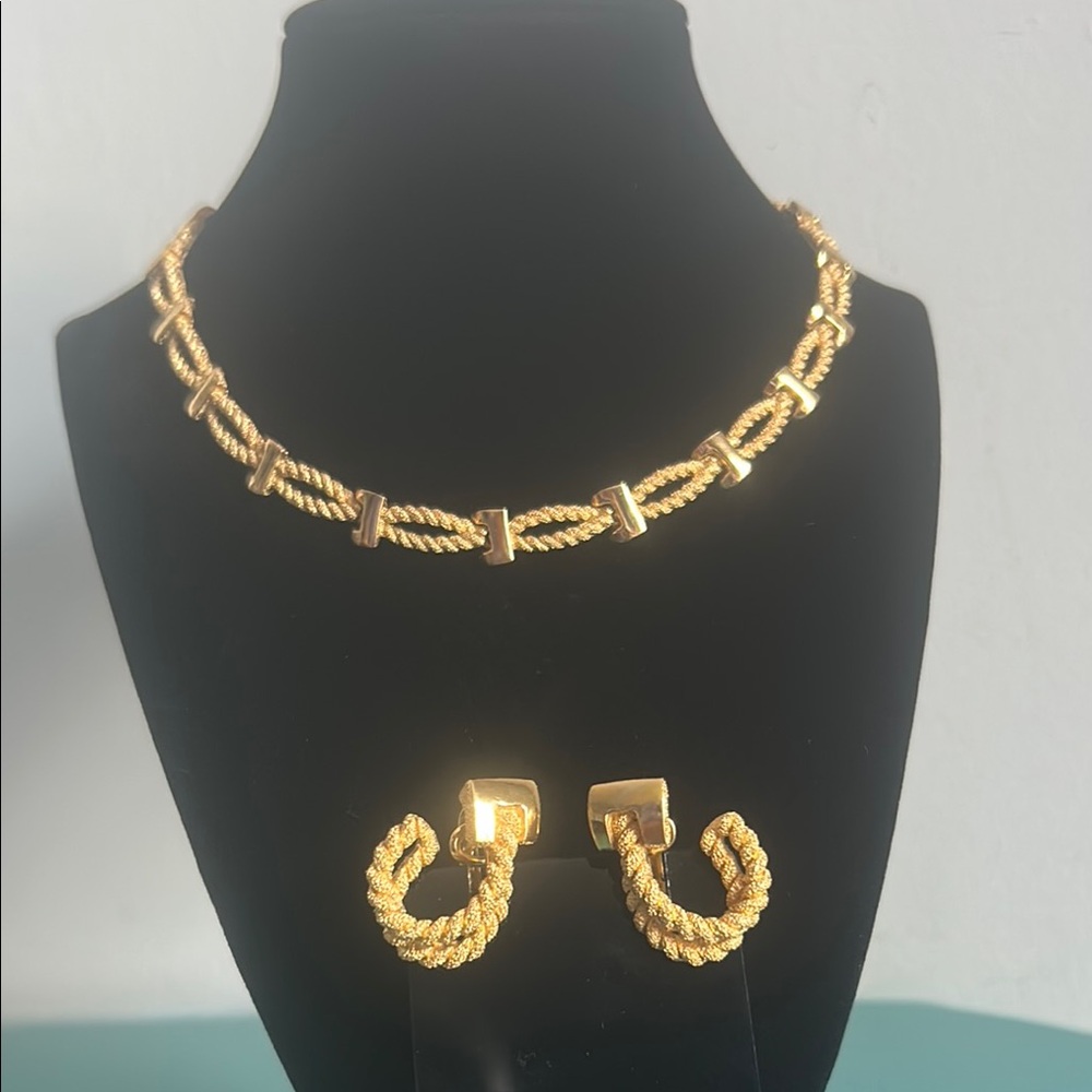 Trifari Vintage Gold-Tone Twisted Rope Bar Link Necklace and Clip In Earring Set
